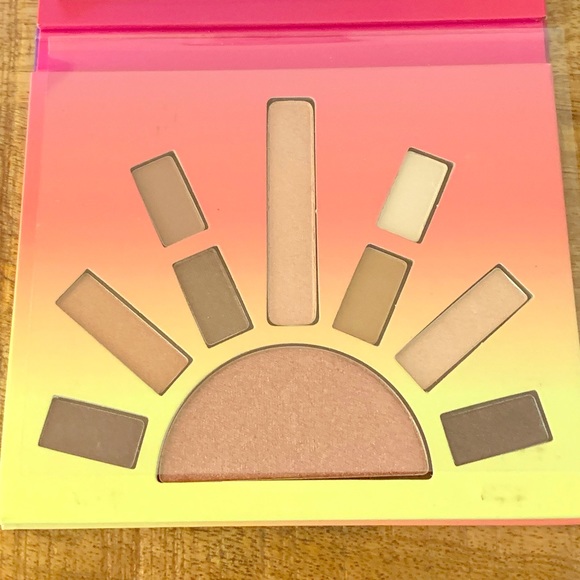 Beauty by Popsugar Twilight eyeshadow pallet - Picture 2 of 3